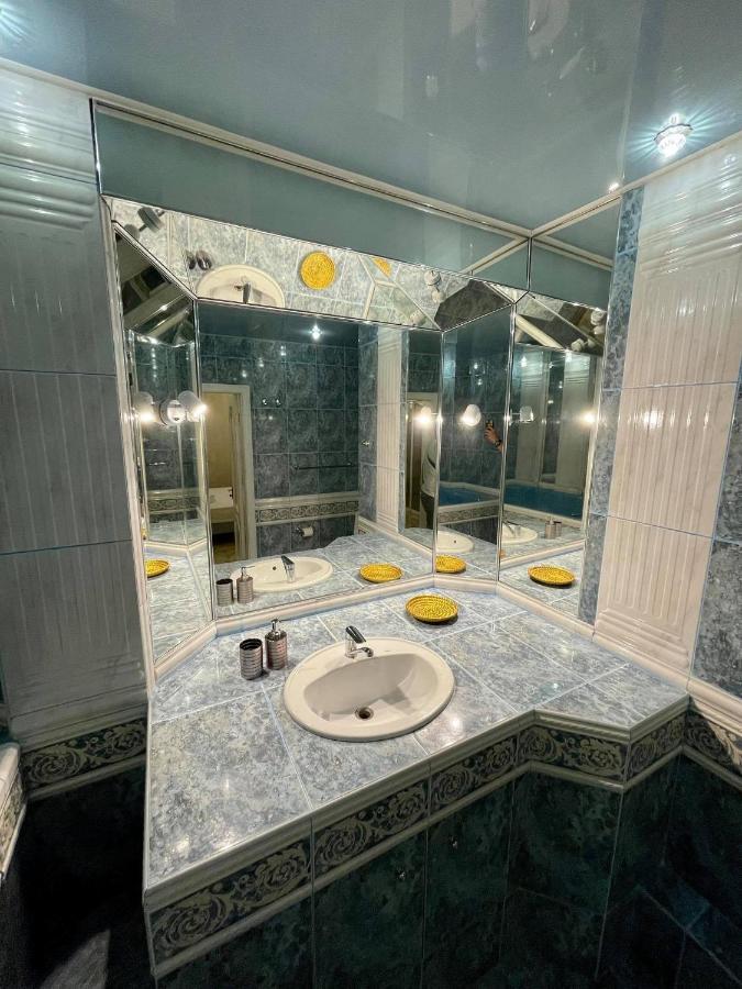 Ferienwohnung Great One Bed Right Near Opera House Kiew Exterior foto
