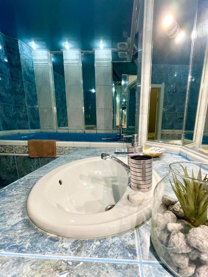 Ferienwohnung Great One Bed Right Near Opera House Kiew Exterior foto