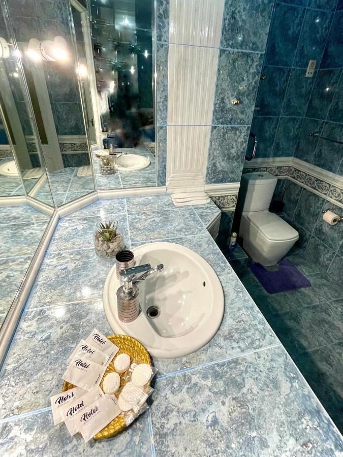 Ferienwohnung Great One Bed Right Near Opera House Kiew Exterior foto